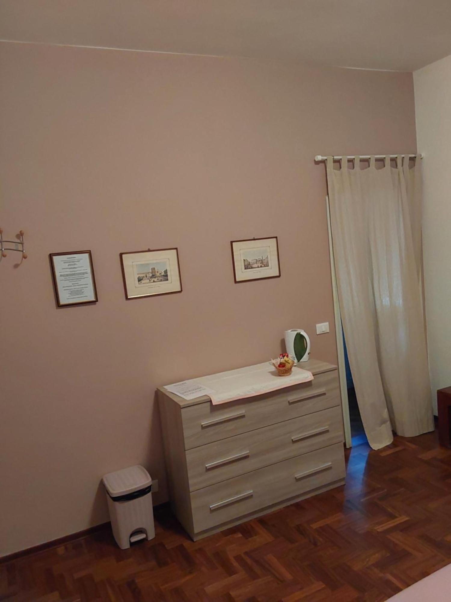 Hotel La Casa Di Enrico San Quirico dʼOrcia Esterno foto